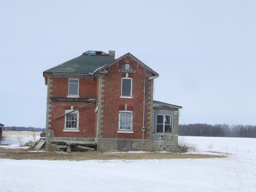 Empty house, Lambton County